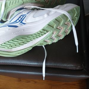 Saucony walking shoes wide width